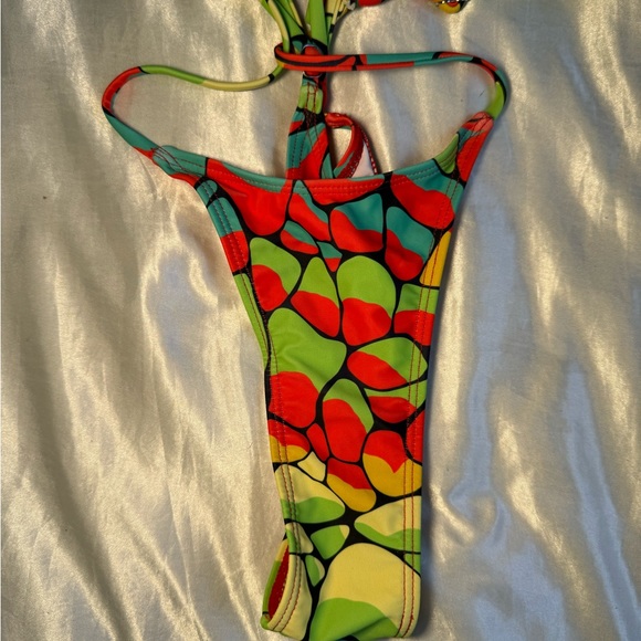 Colorful Amazon one piece bathing suit - Picture 3 of 8